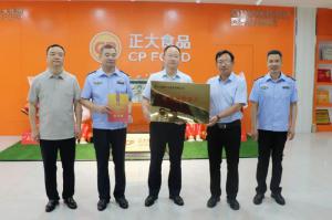 市文明辦、市市場監(jiān)管局聯(lián)合為我公司文明誠信經(jīng)營授牌